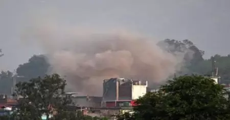 തുടര്‍ച്ചയായ രണ്ടാം ദിവസവും ഷെല്ലാക്രമണം തുടര്‍ന്ന് പാകിസ്ഥാന്‍; 15പേര്‍ കൊല്ലപ്പെട്ടതായി റിപ്പോര്‍ട്ട്