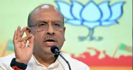 അംബേദ്കറെ പുറത്താക്കിയ ദല്‍ഹി ബി.ജെ.പി സര്‍ക്കാര്‍ സവര്‍ക്കറുടെ ചിത്രങ്ങളാല്‍ നിയമസഭ അലങ്കരിക്കാന്‍ പ്രമേയം പാസാക്കി