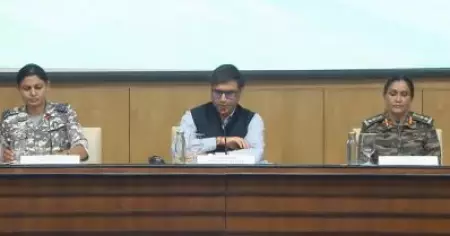 ഇന്ത്യ പാക് സിവിലിയന്മാരെ ലക്ഷ്യമിട്ടിട്ടില്ല, ആക്രമണങ്ങൾ തടുക്കാൻ ഇന്ത്യൻ സൈന്യം സജ്ജം: വിങ് കമാൻഡർ വ്യോമിക  സിങ്