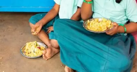 തൃശൂരില്‍ സ്‌കൂള്‍ വിദ്യാര്‍ത്ഥികള്‍ക്ക് ഭക്ഷ്യവിഷബാധയേറ്റു;  ചികിത്സ തേടിയത്‌ 50 ഓളം വിദ്യാര്‍ത്ഥികള്‍