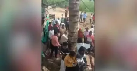 പശുക്കടത്ത് തടയാനെന്ന വ്യാജേനെ പണം തട്ടാൻ ശ്രമം; ശ്രീരാമസേനക്കാരെ തെങ്ങിൽ കെട്ടിയിട്ടടിച്ച് നാട്ടുകാർ