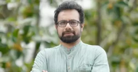സുരേഷ് ഗോപി എന്തെങ്കിലും മിണ്ടിയോ? മാതാവിന് കൊടുക്കാന്‍ കിരീടവുമായിട്ട് കേരളത്തിലേക്ക് വരും: ജോൺ ബ്രിട്ടാസ്