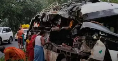 ബസും ട്രക്കും കൂട്ടിയിടിച്ച് അപകടം; ജാര്‍ഖണ്ഡില്‍ 18 കന്‍വാര്‍ തീര്‍ത്ഥാടകര്‍ മരിച്ചു