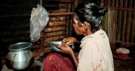 ശുചിമുറിയില്ല, ചോർന്നൊലിച്ച് വീടുകൾ; ദുരിതം പേറി ബത്തേരിയിലെ മാനിക്കുനി ഉന്നതി നിവാസികൾ