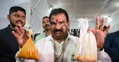 ദക്ഷിണേന്ത്യക്കാര്‍ ഡാന്‍സ് ബാര്‍ നടത്തുന്നവര്‍; കാന്റീന്‍ ജീവനക്കാരനെ മര്‍ദിച്ച എന്‍.ഡി.എ എം.എല്‍.എ