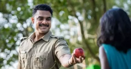 'നരിവേട്ടയില്‍ മാത്രമല്ല 2018ലും മായാനദിയിലും പാവം പയ്യനായി ടൊവിനോയുണ്ട്'