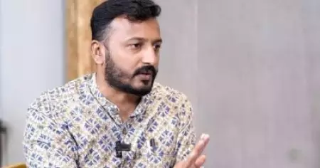 ഒടുവില്‍ പ്രത്യക്ഷനായി; രാഹുല്‍ പോളിങ് ബൂത്തിലെത്തി