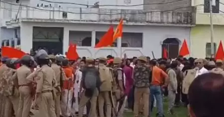 യു.പില്‍ മഖ്ബറ തകര്‍ത്ത സംഭവം; നടപടിയാവശ്യപ്പെട്ട് നിയമസഭയില്‍ പ്രതിപക്ഷം