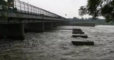യമുന നദിയിലെ ജലനിരപ്പ് ഉയരുന്നു; ദല്‍ഹിയില്‍ വെള്ളപ്പൊക്ക മുന്നറിയിപ്പ്