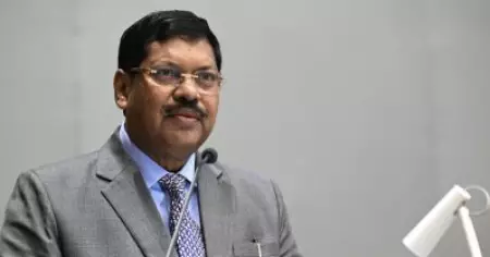 ദൈവത്തോടു തന്നെ പറയൂ; ഖജുരാഹോയിലെ വിഗ്രഹം പുനസ്ഥാപിക്കണമെന്ന ഹരജിയിൽ ചീഫ് ജസ്റ്റിസ് ഗവായ്; വിവാദം