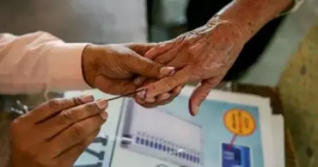 സംസ്ഥാനത്ത് തദ്ദേശ തെരഞ്ഞെടുപ്പ് നവംബർ- ഡിസംബർ മാസങ്ങളിൽ; വോട്ടർ പട്ടിക ഒരു വട്ടം കൂടി പുതുക്കും