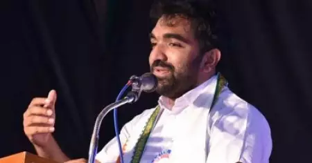 'പറഞ്ഞിരുന്നെങ്കില്‍ രാജിവെച്ച് ഒഴിഞ്ഞേനെ, പിതാവിന്റെ ഓര്‍മ ദിവസം അപമാനിച്ച് പുറത്താക്കി': ചാണ്ടി ഉമ്മന്‍