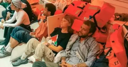 ഗ്രെറ്റ തെന്‍ബര്‍ഗിനെ ഇസ്രഈല്‍ പതാക ധരിക്കാന്‍ നിര്‍ബന്ധിച്ചു; മുടിയില്‍ പിടിച്ചുതള്ളി; ക്രൂരത വെളിപ്പെടുത്തി ആക്ടിവിസ്റ്റുകള്‍