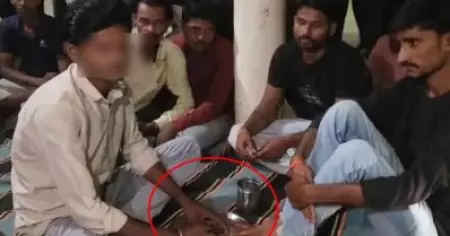 ബ്രാഹ്‌മണ സമുദായത്തെ അപമാനിച്ചെന്ന് ആരോപണം; ദളിത് യുവാവിനെ കാലുകഴുകിപ്പിച്ച് വെള്ളം കുടിപ്പിച്ചു