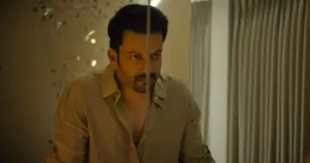 ദേ വന്നെടാ മലയാളത്തിന്റെ റോക്കി ഭായ്, സ്വര്‍ണക്കടത്തിന്റെ കൂടെ 'കിന്റല്‍' ഇടിയുമായി പൃഥ്വിയുടെ ഖലീഫ