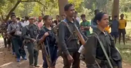 ചത്തീസ്ഗഢില്‍ 21 മാവോയിസ്റ്റുകള്‍ കീഴടങ്ങി; സംഘത്തില്‍ 13 സ്ത്രീകളും