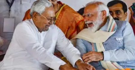 ബീഹാറിലെ വിദ്യാര്‍ത്ഥികള്‍ക്ക് പലിശയില്ലാതെ ലോണുകള്‍, സ്‌കോളര്‍ഷിപ്പ് വര്‍ധനവ്; തെരഞ്ഞെടുപ്പിനായി മോദി-നിതീഷ് കൂട്ടുകെട്ടിന്റെ തന്ത്രങ്ങള്‍