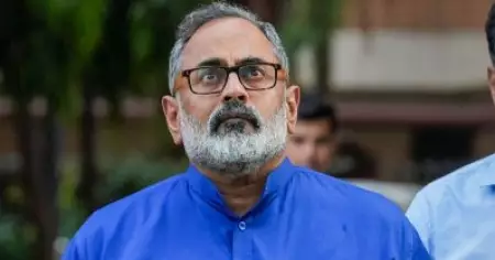 'ഇനി പുള്ളി കേരളത്തിലെ മാധ്യമങ്ങളെ കാണില്ല 'മങ്കി' ബാത്തിലൊതുക്കും'; രാജീവ് ചന്ദ്രശേഖറിന് സോഷ്യൽ മീഡിയയിൽ പരിഹാസം