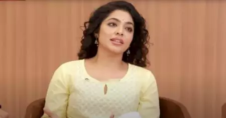 ഈ 80ാം വയസിലും അവരത് ചെയ്യുന്നത് സമ്മതിക്കാതെ വയ്യ; വെല്ലുവിളികള്‍ എനിക്ക്  ഇഷ്ടമാണ്: റിമ കല്ലിങ്കല്‍