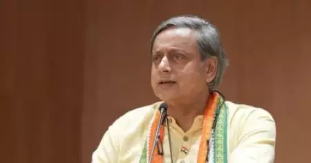 പി.എം.ശ്രീയില്‍ കാവിവത്കരണമില്ല; എപ്പോഴും നെഗറ്റീവ് പറഞ്ഞാല്‍ മതിയോ? വീണ്ടും കേന്ദ്രത്തെ പിന്തുണച്ച് തരൂര്‍