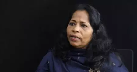 സ്മ്യൂളില്‍ പാടിയാണ് പരിചയം; നിലാകായും വെളിച്ചം ലൂപ്പില്‍ കേള്‍ക്കുകയാണെന്നവര്‍ പറഞ്ഞു;  ഗായിക സിന്ധു ഡെല്‍സണ്‍