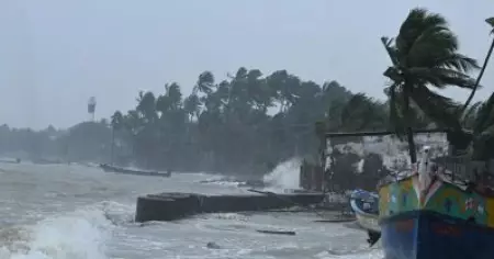 ആന്ധ്രയിലും തമിഴ്‌നാട്ടിലും പ്രളയമുന്നറിയിപ്പ്; ചെന്നൈ, തിരുവള്ളൂര്‍ എന്നിവിടങ്ങളില്‍ റെഡ് അലേര്‍ട്ട്