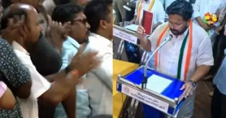 തിരുവനന്തപുരം കോര്‍പ്പറേഷന്‍; സത്യപ്രതിജ്ഞ ചടങ്ങില്‍ ഗണഗീതം പാടി ബി.ജെ.പി, ഭരണഘടന കയ്യിലേന്തി യു.ഡി.എഫ് കൗണ്‍സിലര്‍മാര്‍