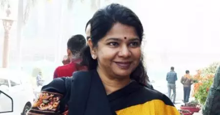 റെയില്‍വേ സ്റ്റേഷനിലെ ഹിന്ദി  നെയിം ബോര്‍ഡിനെതിരെ കനിമൊഴി; 'അവര്‍ നിര്‍ത്തുന്നില്ല, നമ്മള്‍ തോല്‍ക്കുന്നുമില്ല'