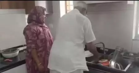 ബേബിയുടെ പാത്രം കഴുകല്‍ ഇലക്ഷന്‍ സ്‌പെഷ്യല്‍ അല്ല, പഴയ ഫോട്ടോകള്‍ പങ്ക് വെച്ച് ഇടത് പ്രവര്‍ത്തകര്‍