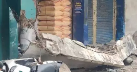 കോഴിക്കോട് വലിയങ്ങാടിയില്‍
സ്ലാബ് തകര്‍ന്ന് വീണ് മൂന്ന് തൊഴിലാളികള്‍ക്ക് ദാരുണാന്ത്യം