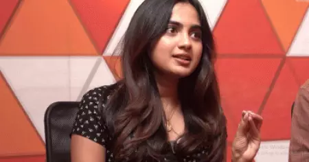 ടെൻഷൻ അടിക്കാനുള്ള ബുദ്ധി അന്നുണ്ടായിരുന്നില്ല; ‘ഞാൻ പ്രകാശൻ’ സമയത്തേ അഖിൽ ചേട്ടൻ അങ്ങനെയാണ്’: ദേവിക സഞ്ജയ്