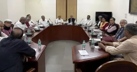 അമേരിക്കന്‍ ആക്രമണത്തെ അപലപിക്കണം; ക്യൂബയ്ക്കും വെനസ്വേലയ്ക്കും ഇറാനുമൊപ്പം നില്‍ക്കണം; കേന്ദ്രത്തോട് പൊളിറ്റ് ബ്യൂറോ