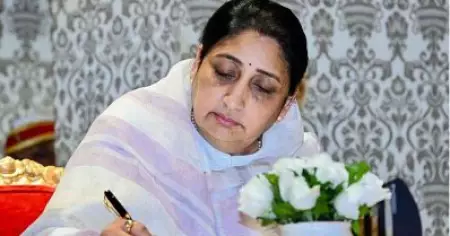 സുനേത്ര പവാറിനെ ഉപ മുഖ്യമന്ത്രിയാക്കിയതിനുപിന്നിൽ ബി.ജെ.പി ബുദ്ധികേന്ദ്രം, ലക്ഷ്യം എൻ.സി.പി ലയനം അട്ടിമറിക്കൽ; സമാന
