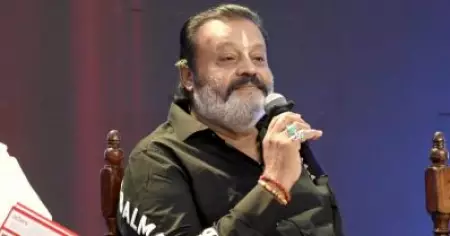 ഇത്തരം 'സിനിമാ കഥകള്‍' വിശ്വസിച്ച് ആരും സമയം കളയരുത്; രാജി വാര്‍ത്ത തള്ളി സുരേഷ് ഗോപി