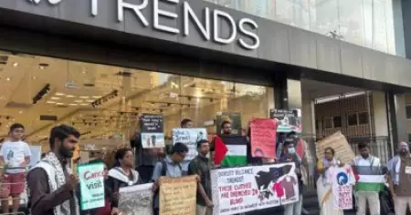 റിലയന്‍സ് ഉത്പന്നങ്ങള്‍ ബഹിഷ്‌കരിക്കുക; സെക്കന്തരാബാദില്‍ റിയലന്‍സ് ട്രെന്‍സിനുമുന്നില്‍ ഫലസ്തീന്‍ അനുകൂലികളുടെ പ്രതിഷേധം