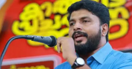 സര്‍ക്കാര്‍ ആശുപത്രികള്‍ വെന്റിലേറ്ററിലാണെന്ന് സതീശനും യൂത്ത് കോണ്‍ഗ്രസും നാഴികയ്ക്ക് നാൽപത് വട്ടം പറയുന്നത് കോര്‍പ്പറേറ്റുകള്‍ക്ക് വഴിയൊരുക്കാന്‍: വി. വസീഫ്