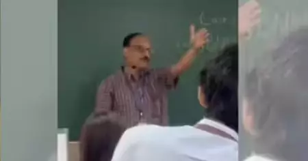 മുസ്‌ലിം വിദ്യാര്‍ത്ഥിയെ തീവ്രവാദിയെന്ന് വിളിച്ചാക്ഷേപിച്ചു; പി.ഇ.എസ് സര്‍കലാശാല പ്രൊഫസര്‍ക്ക് സസ്‌പെന്‍ഷന്‍
