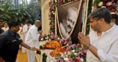അജിത് പവാറിനോടുള്ള ആദരസൂചകമായി ബരാമതി ഉപതെരഞ്ഞെടുപ്പിൽ സ്ഥാനാർത്ഥിയെ പിൻവലിച്ച് കോൺഗ്രസ്