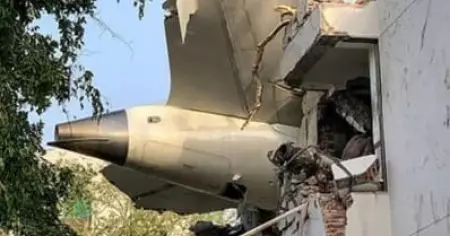 അഹമ്മദാബാദ് വിമാനാപാകടം; ബ്ലാക് ബോക്‌സ് വിവരങ്ങളും കോക്പിറ്റ് വോയ്‌സ്  റെക്കോഡറും ഉടന്‍ പരസ്യപ്പെടുത്തണം; പ്രധാന മന്ത്രിക്ക് കത്തയച്ച് ഇരകളുടെ കുടുംബങ്ങള്‍