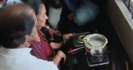വയനാട് ടൗണ്‍ഷിപ്പില്‍ ഗൃഹപ്രവേശം; ആദ്യ താമസക്കാരായി വിജയനും കുടംബവും