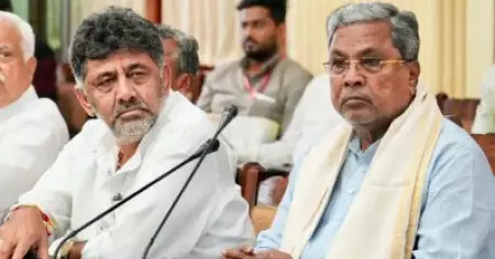 ഹൈക്കമാന്‍ഡിനെ അനുസരിക്കുന്നു; ഗവര്‍ണര്‍ക്ക് രാജി സമര്‍പ്പിച്ച് സിദ്ധരാമയ്യ, കര്‍ണാടകയില്‍ ഇനി ഡി.കെ യുഗം