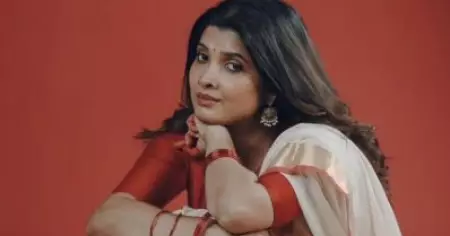 രാവിലെ സുഭാഷ് പാര്‍ക്കില്‍ നടക്കാന്‍ പോയപ്പോഴാണ് ആദ്യമായി സിനിമയില്‍ അഭിനയിക്കുന്നത്, അവിടെ നിന്ന് തുടങ്ങിയതാണ്: ദിവ്യ പ്രഭ