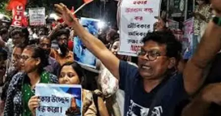 കൊല്‍ക്കത്തയില്‍ തെരുവുകച്ചവടക്കാര്‍ക്കെതിരെ ബുള്‍ഡോസര്‍ രാജ്; പ്രതിഷേധിച്ച എസ്.എഫ്.ഐ നേതാക്കള്‍ അറസ്റ്റില്‍