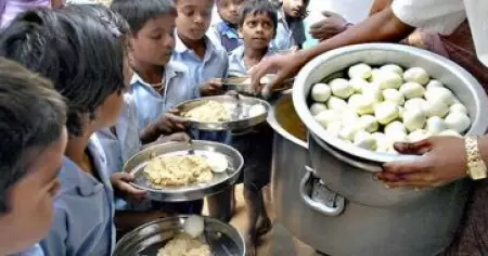 ബംഗാളിലും കുട്ടികള്‍ക്കുള്ള ഉച്ചഭക്ഷണത്തില്‍ നിന്നും മുട്ട പുറത്തേക്ക്; വെജിറ്റേറിയനിസം അടിച്ചേല്‍പിക്കുന്നുവെന്ന് ടി.എം.സി