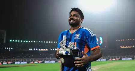 സഞ്ജുവിനൊപ്പം അവനെ കളത്തിലിറക്കി പരീക്ഷിക്കേണ്ട സമയം; ലോകകപ്പ് മുമ്പില്‍ കണ്ട് മുന്‍ താരം