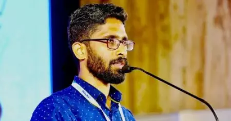 ഐഷെ ഘോഷിന്റെ ഫോണ്‍ ചോര്‍ത്തുന്നു; അടിയന്തരാവസ്ഥയ്ക്ക് സമാനമെന്ന് കേന്ദ്ര മന്ത്രിയും സമ്മതിക്കുന്നു: ആദര്‍ശ് എം. സജി