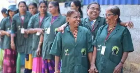 മാലിന്യത്തില്‍ മുങ്ങി നഗരം; ഉത്തരവാദിത്തം ഏറ്റെടുക്കാതെ യൂണിഫോമിന്റെ കളര്‍ മാറ്റി തിരുവനന്തപുരം കോര്‍പ്പറേഷന്‍
