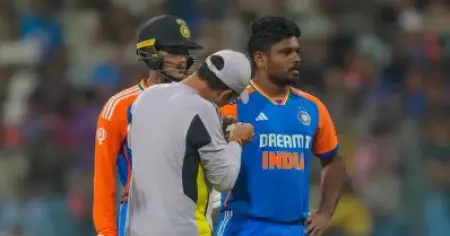 ഇന്ത്യയെ കാത്തിരിക്കുന്നത് 'ഇരട്ടത്തിരിച്ചടി'; സഞ്ജുവിന്റെ അന്തകനെ കളത്തിലിറക്കി ത്രീലയണ്‍സ്!
