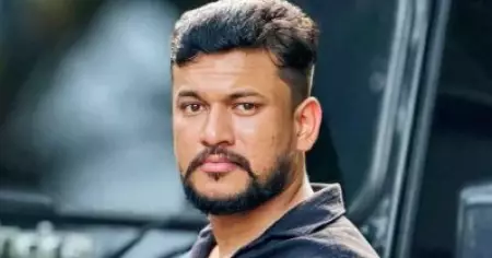 നിഖില്‍ പൈലിയെ കോണ്‍ഗ്രസ് നേതാക്കളൊക്കെ ചേര്‍ത്തുപിടിക്കുന്നത് കാണുന്നില്ലേ; അര്‍ജുന്‍ ആയങ്കി വിഷയത്തില്‍ സി.പി.ഐ.എം നേതൃത്വത്തിനെതിരെ സൈബര്‍ സഖാക്കള്‍