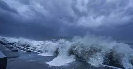 കള്ളക്കടല്‍ പ്രതിഭാസം: കോഴിക്കോട് ജില്ലയിലെ ബിച്ചുകളില്‍ പ്രവേശനം നിരോധിച്ചു